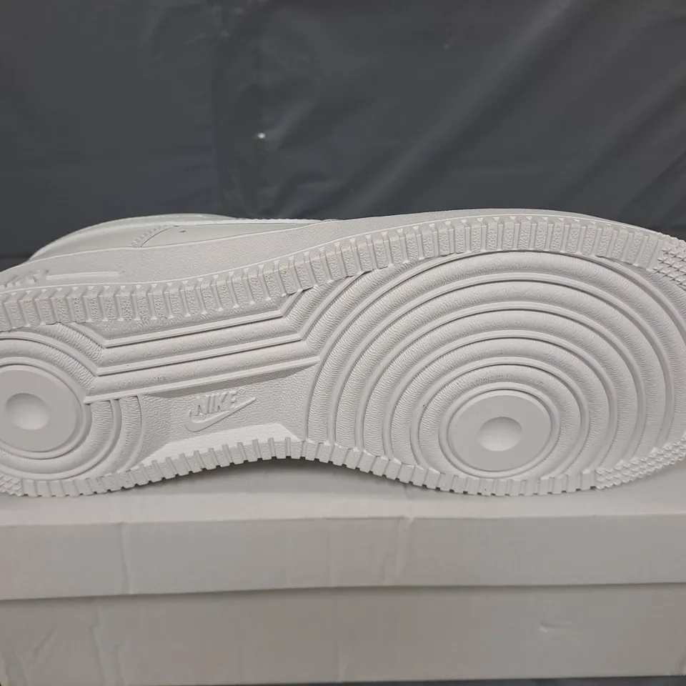 BOXED PAIR OF NIKE AIR FORCE 1 TRAINERS IN WHITE - UK 10