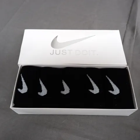 BOXED NIKE JUST DO IT BLACK SOCKS SET OF 5 - SIZE UNSPECIFIED