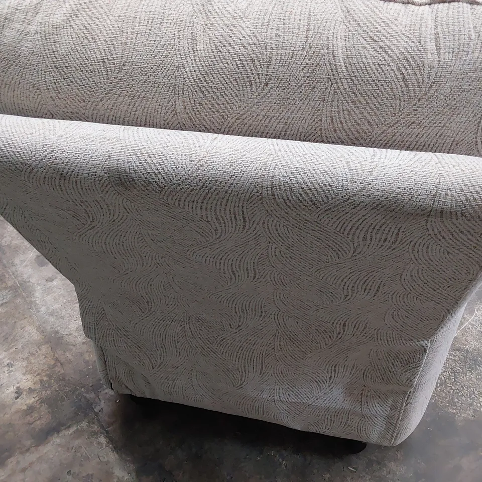 QUALITY BRITISH DESIGNER G PLAN CHADWICK DUEL ELEVATE EASY CHAIR CORAL MULTI FABRIC