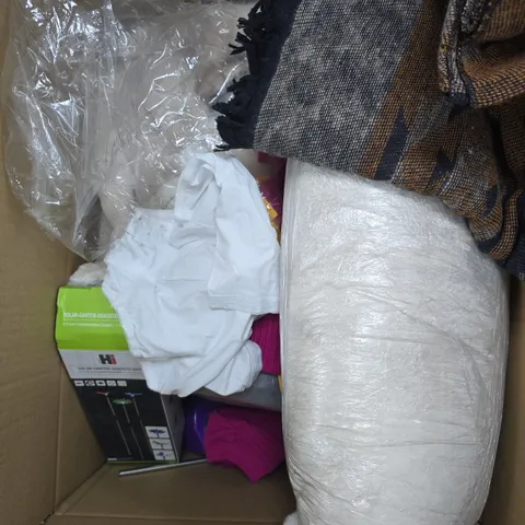 APPROXIMATELY 10 ASSORTED HOUSEHOLD ITEMS TO INCLUDE THROW, GARDEN LIGHT, CLOTHING ETC 
