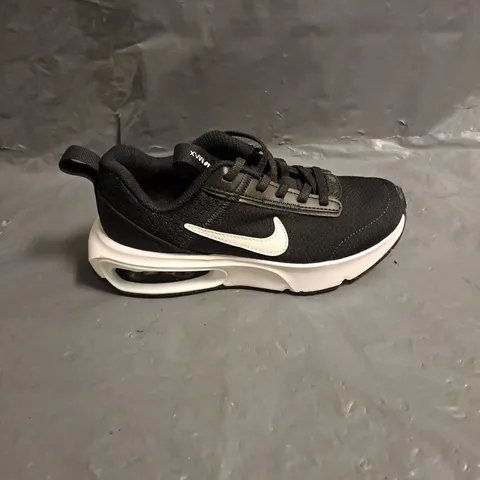 PAIR OF NIKE KIDS AIR MAX TRAINERS IN BLACK/WHITE SIZE UK 13.5