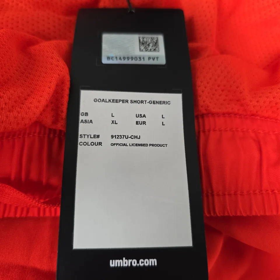 UMBRO GOALKEEPER SHORTS – RED, UK L (OFFICIAL LICENSED PRODUCT)