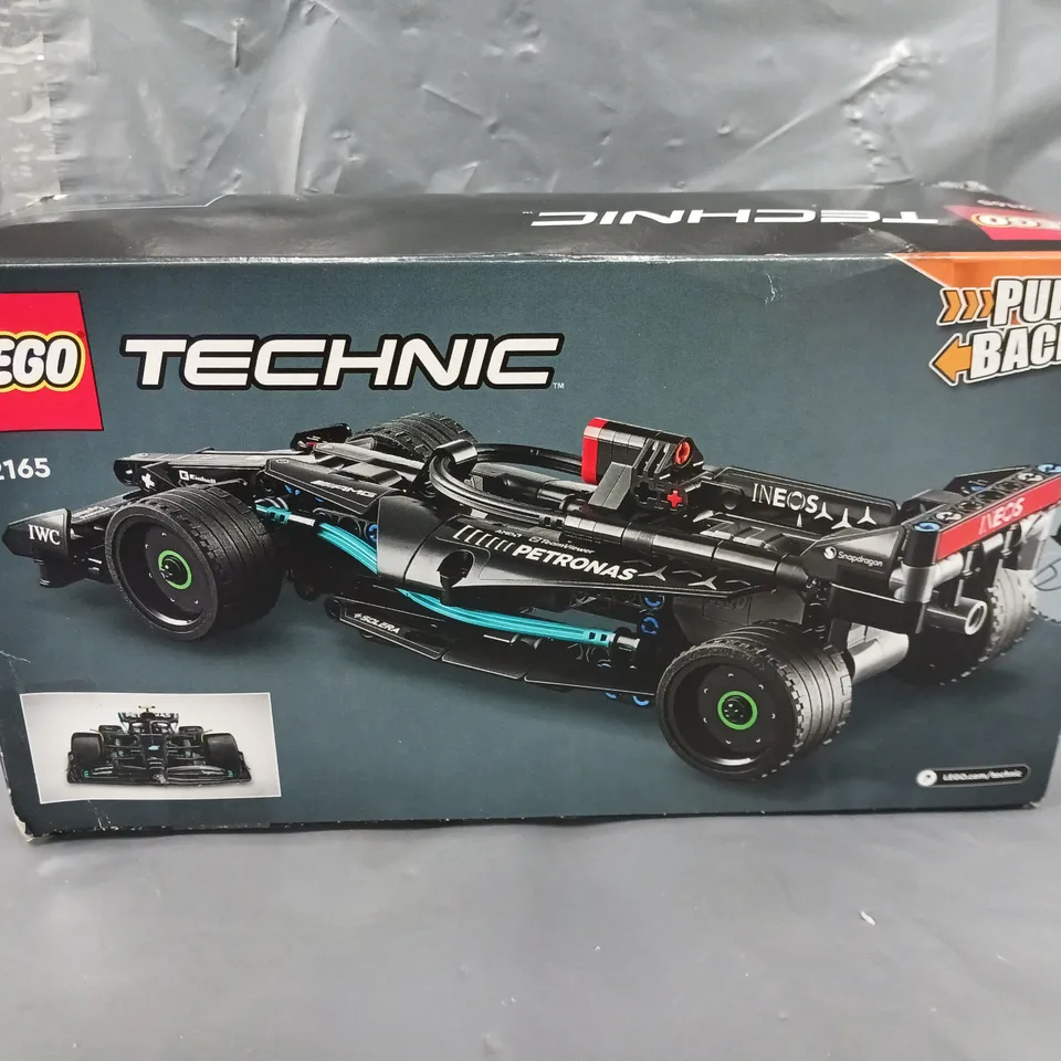 BOXED MERCEDES AMG F1 W14 PULL-BACK - 42165 RRP £189.99