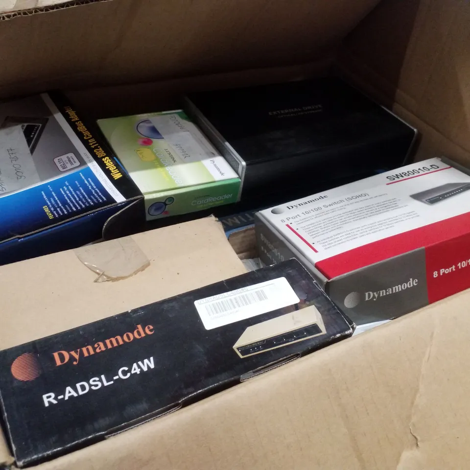 PALLET CONTAINING ASSORTED IT & NETWORKING PRODUCTS INCLUDING DYNAMODE 8 PORT 10/100 SWITCH, 3.5" INTERNAL CARD READER, WIRELESS ROUTER & VGA SPLITTER