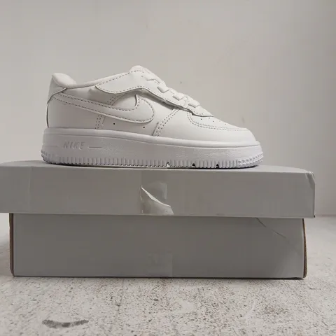 BOXED PAIR OF NIKE KID'S FORCE 1 LOW KID'S TRAINERS IN WHITE SIZE 8.5