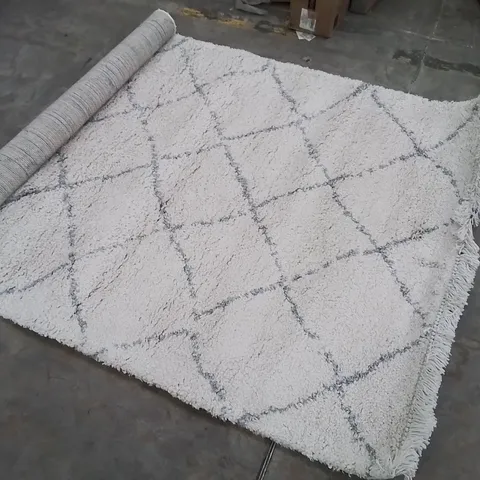 QUALITY DESIGNER AREA RUG - APPROXIMATELY 230X160CM