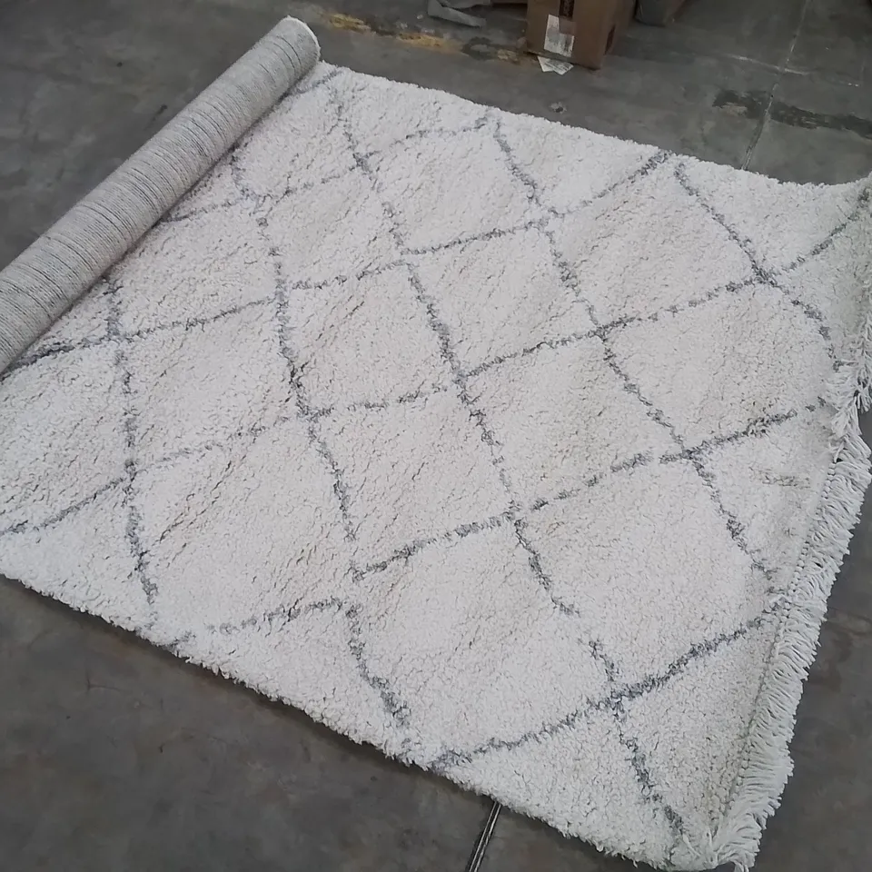 QUALITY DESIGNER AREA RUG - APPROXIMATELY 230X160CM