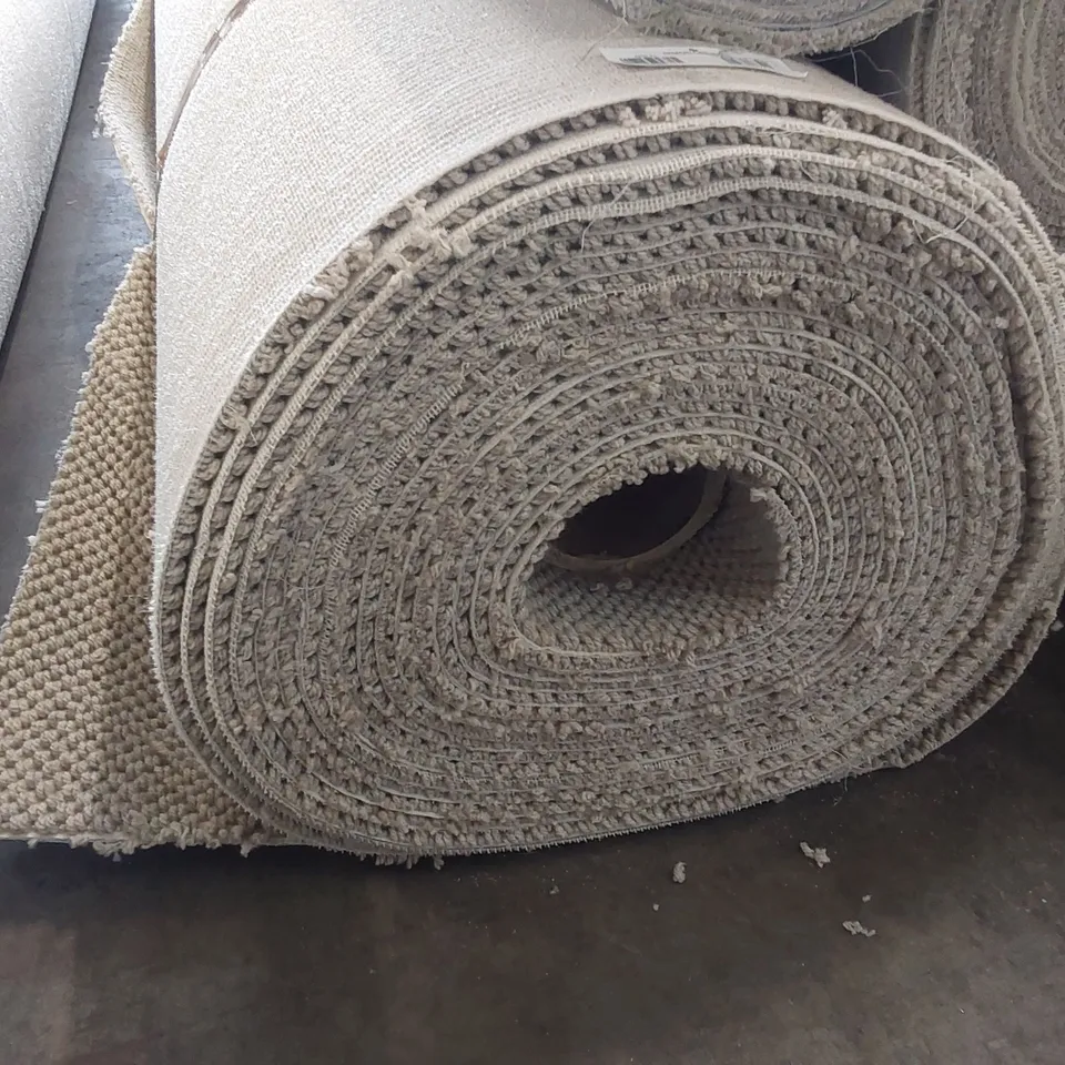 ROLL OF QUALITY FOUR SEASONS OSPREY CARPET // SIZE: APPROX 5 X 21.21m