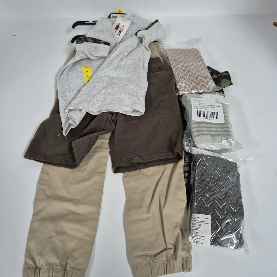 APPROXIMATELY 50 ASSORTED CLOTHING ITEMS IN VARIOUS SIZES, STYLES & COLOURS TO INCLUDE WOMENS TIGHTS/SOCKS, KIDS SETS, ETC - COLLECTION ONL