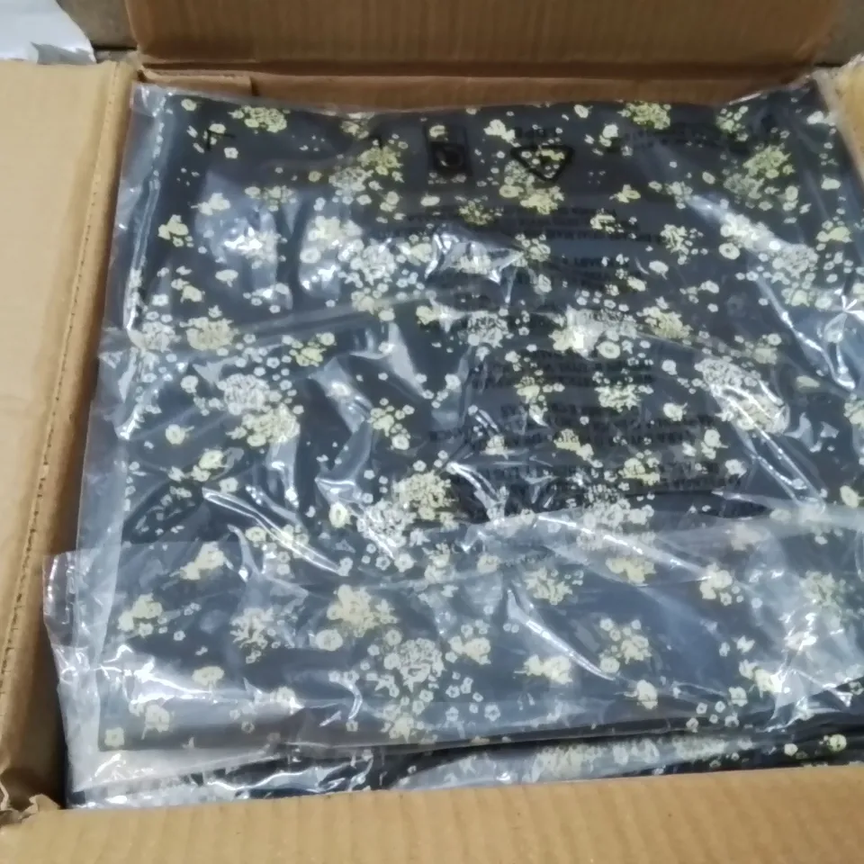 BOXED BRAND NEW APPROXIMATELY 13 SIMPLY BE LACE SATIN TOP BLACK DITSY SIZE 22