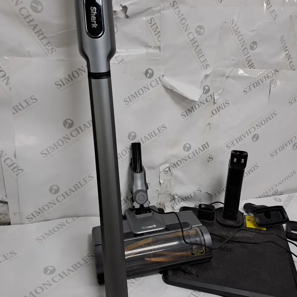 BOXED SHARK WANDVAC 2-IN-1 LIGHTWEIGHT CORDLESS HANDHELD VACUUM CLEANER