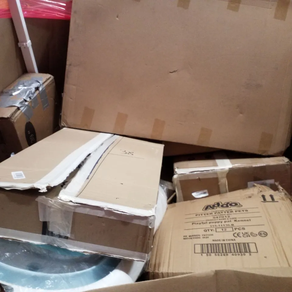 PALLET CONTAINING ASSORTED PRODUCTS INCLUDING OFFICE CHAIRS, TOILET SEATS, FOLDING SIDE TABLE & FOLDABLE BABY BATH