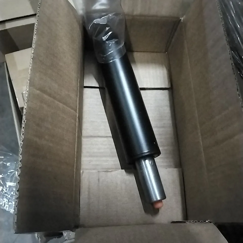 PALLET OF OFFICE CHAIR ACCESSORIES TO INCLUDE CYLINDERS,5 SPOKE CHAIR BASES,OFFICE CHAIR TILT CONTROL MECHANISM AND SNORKELS AND MASKS,