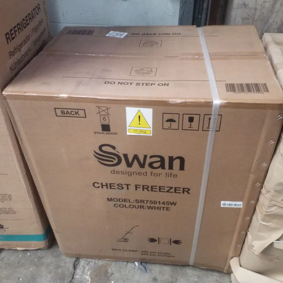 BOXED SWAN SR750145W 198L CHEST FREEZER 85CM TALL - WHITE