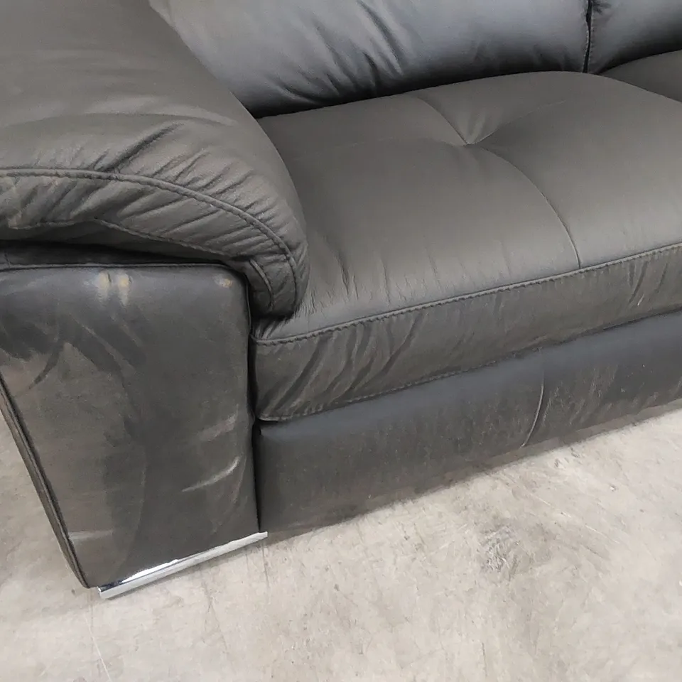 DESIGNER LARGE BLACK LEATHER UPHOLSTERED SOFA WITH ADJUSTABLE HEAD REST 