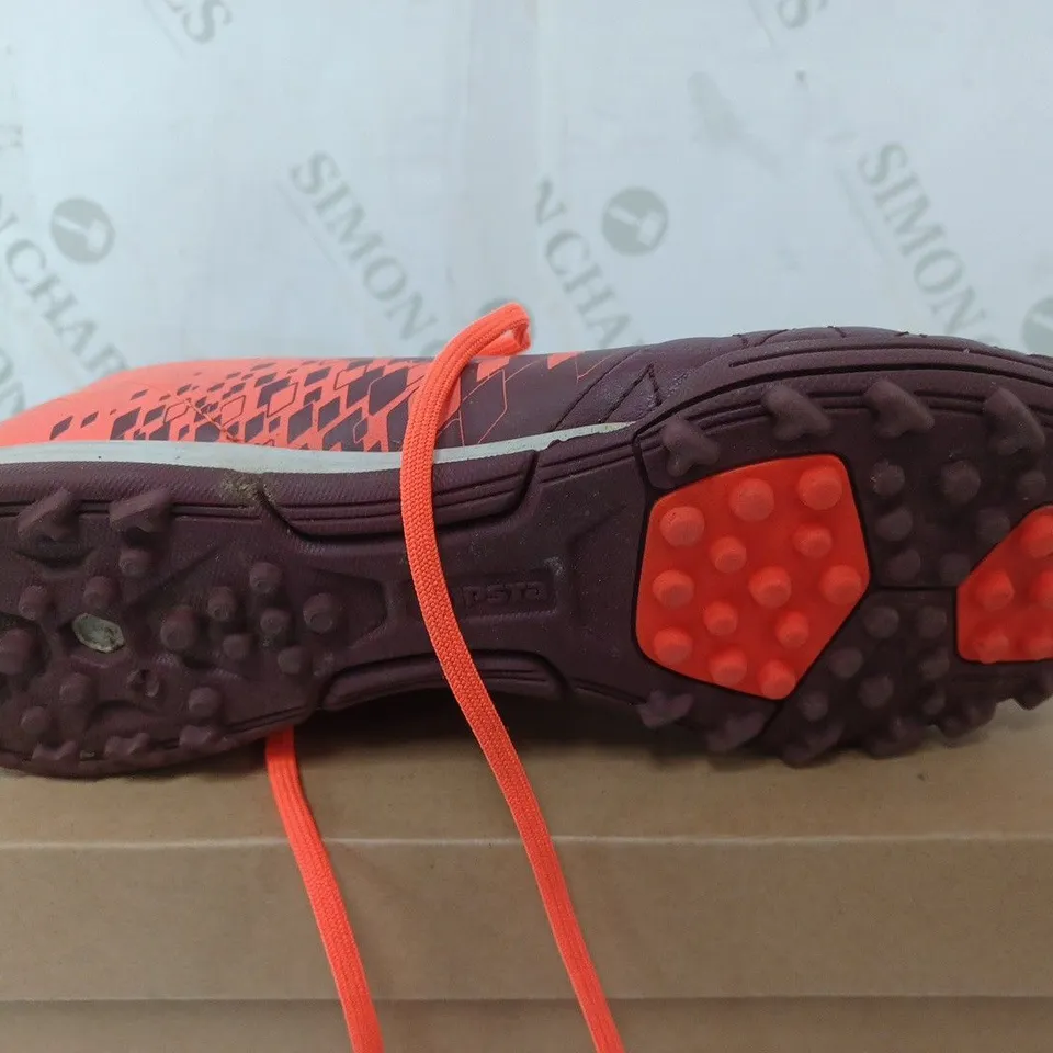 KIPSTA AGILITY 500 IN ORANGE/BROWN - UK 7