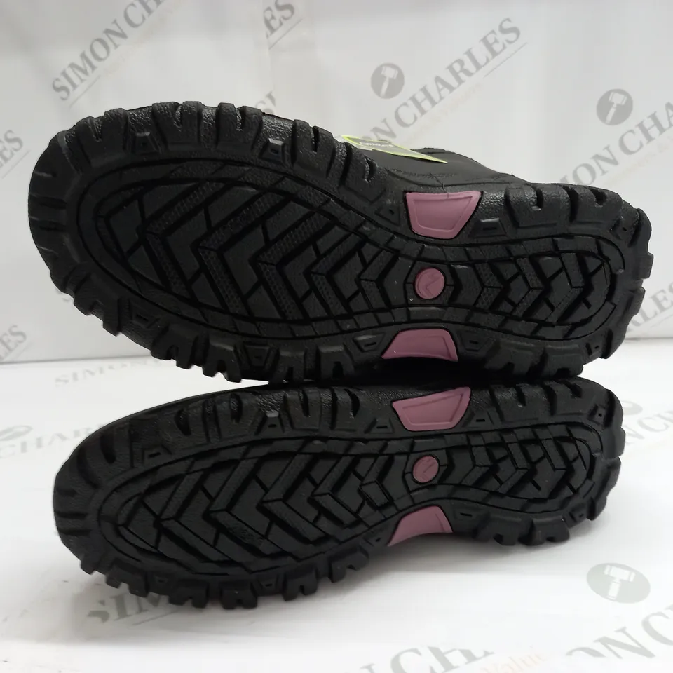GELERT LEATHER WALKING BOOTS - UK 4