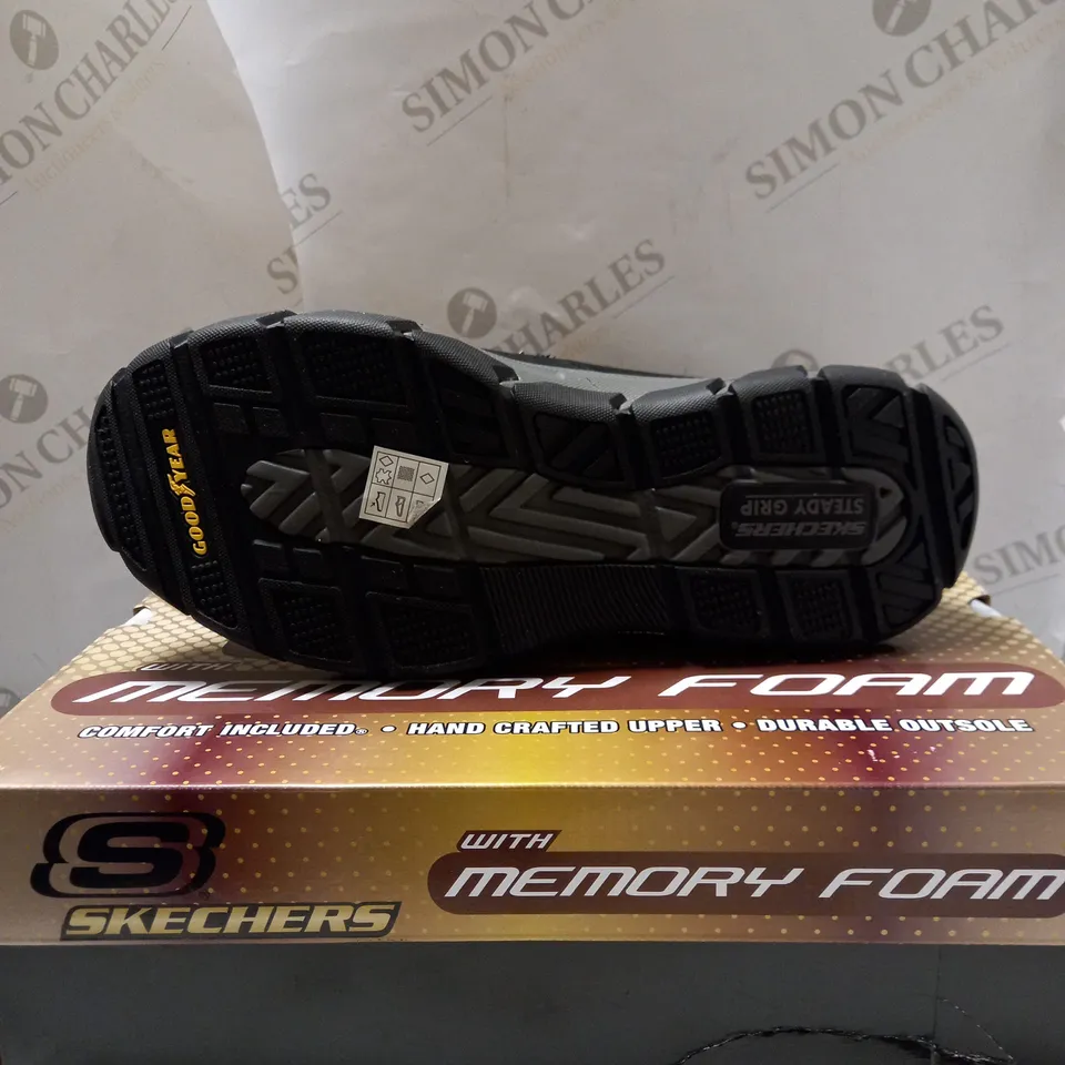 SKECHERS MEN'S BLACK LACE UP BOOTS - SIZE 10