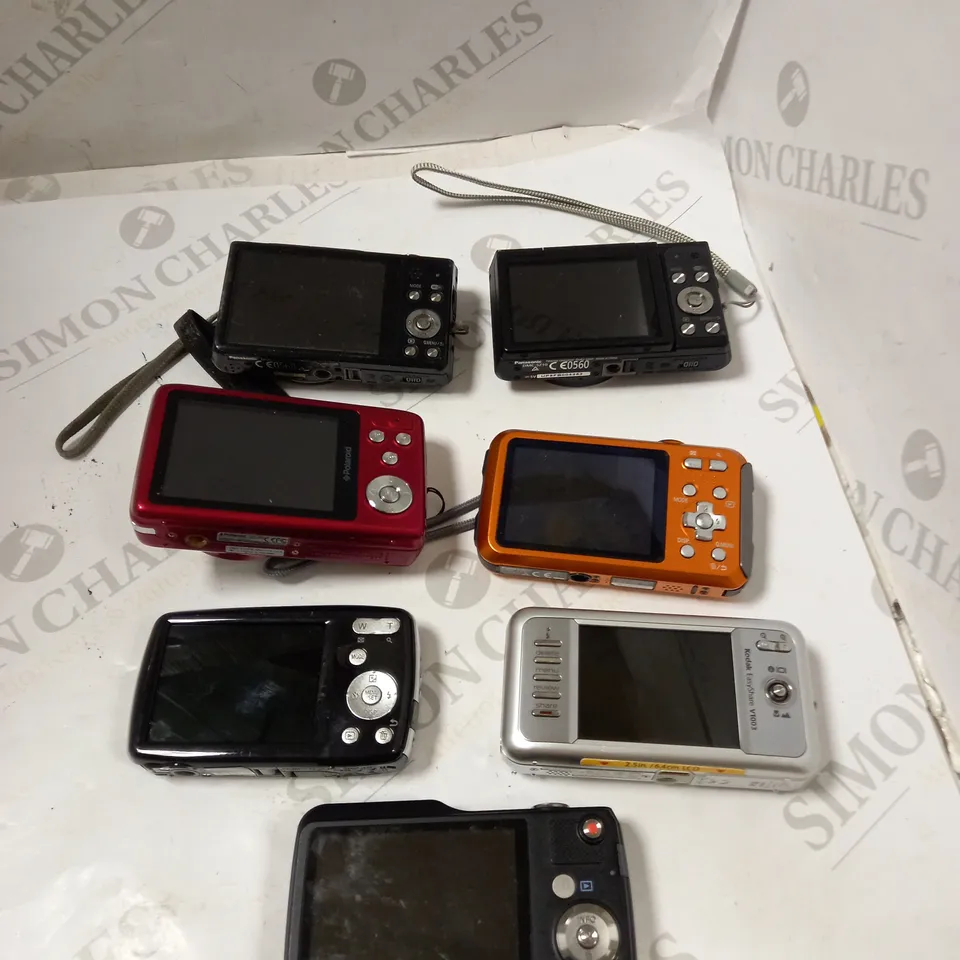 DIGITAL CAMERA BUNDLE 7 ITEMS 