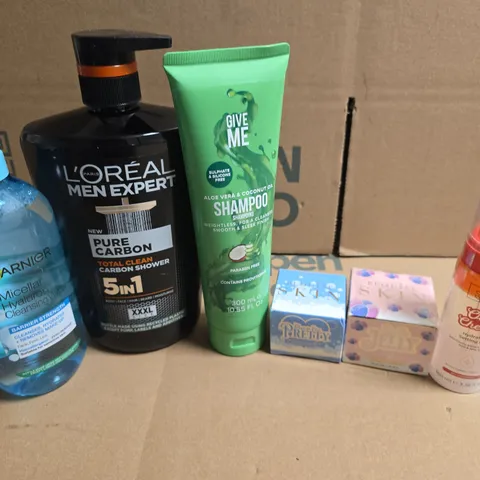 APPROXIMATELY 15 ASSORTED HEALTH & BEAUTY PRODUCTS TO INCLUDE PLOUISE, LOREAL AND GIVE ME