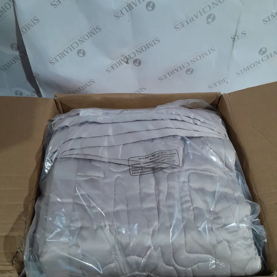 KELLY HOPPEN ABSTRACT GEO BEDSPREAD AND SET OF 2 SHAMS, TAUPE, KINGSIZE