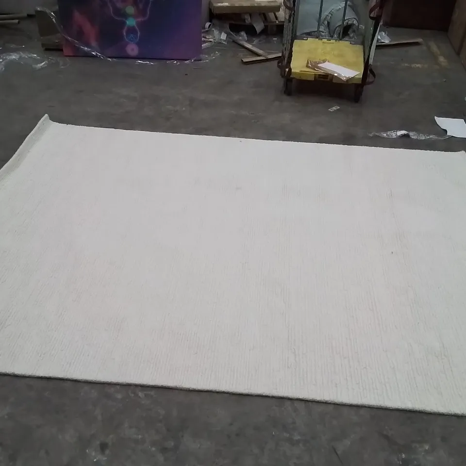 QUALITY DESIGNER AREA RUG - APPROXIMATELY 290X200CM