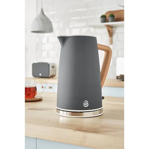BOXED SWAN NORDIC 1.7L PLASTIC ELECTRIC KETTLE