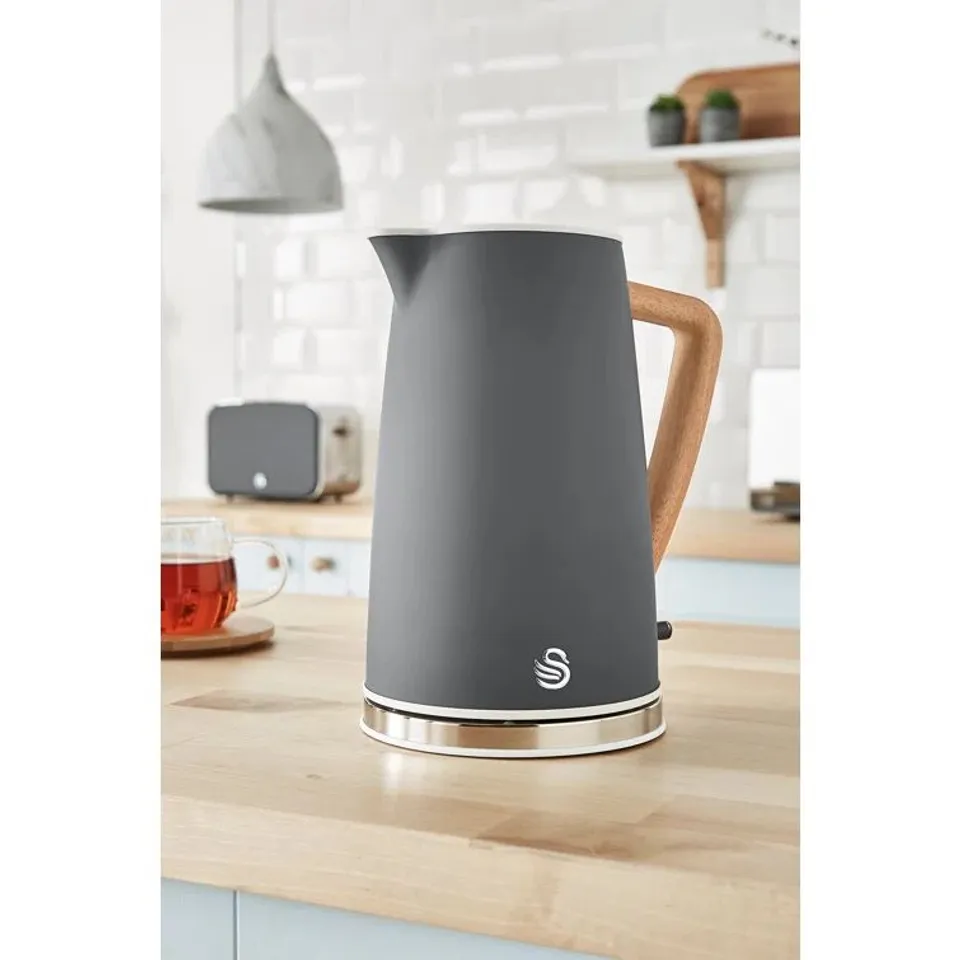 BOXED SWAN NORDIC 1.7L PLASTIC ELECTRIC KETTLE 