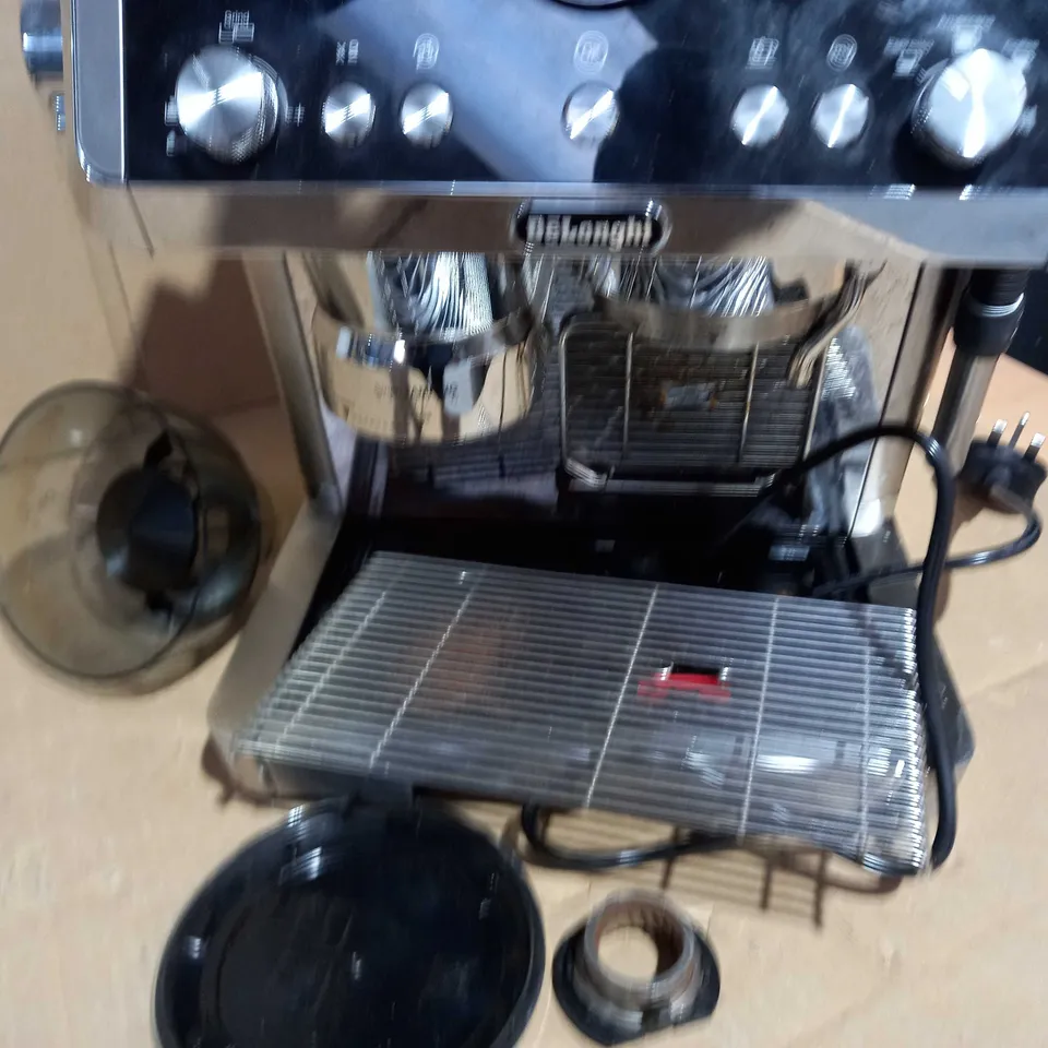 DELONGHI COFFEE MACHINE/STEAMER