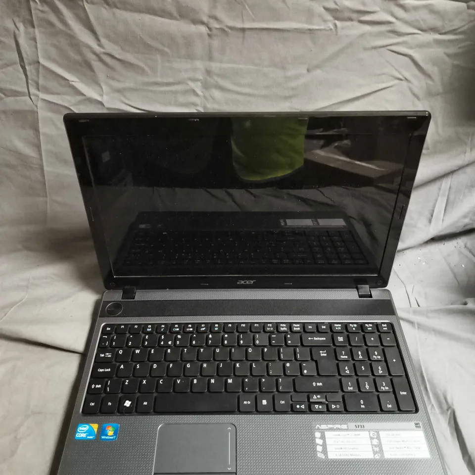 ACER ASPIRE LAPTOP – DARK GREY TEXTURED LID, UK KEYBOARD