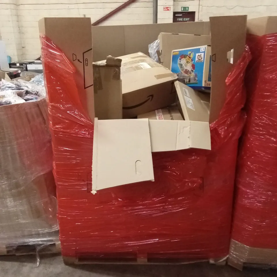 PALLET OF ASSORTED HOUSEHOLD GOODS AND PRODUCTS TO INCLUDE; COMMODE CHAIRS, CHILDREN'S TOY, BLIND, BOXED FURNITURE ETC