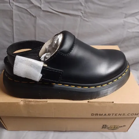 BOXD PAIR OF DR. MARTENS QUAD SHORE BLACK LEATHER SHOES β UK 4