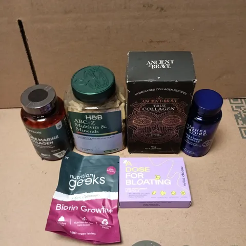 APPROXIMATELY 15 ASSORTED VITAMIN/HEALTH AID PRODUCTS TO INCLUDE NUTRITION GEEKS, TRUE COLLAGEN, BLOATING FOOD SUPPLEMENT ETC