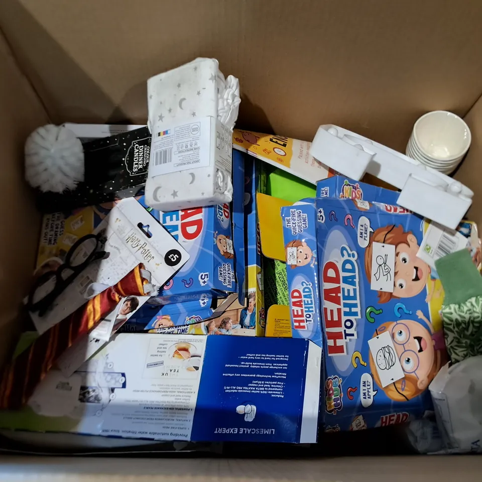LOT OF APPROXIMATELY 30 ASSORTED HOUSEHOLD ITEMS TO INCLUDE BRITA FILTERS, GIFT BAGS AND MINIONS LUNCH BOX