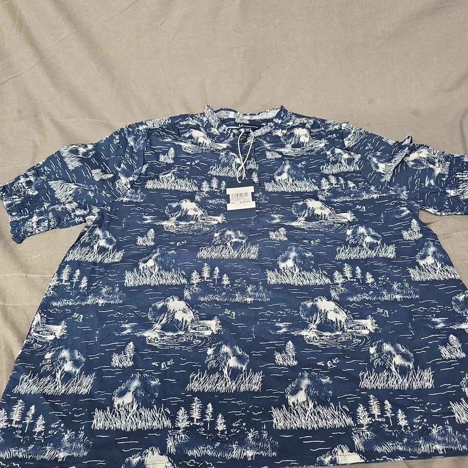 CREW CLOTHING COMPANY BLUE PRINTED BLOUSE – WOMEN'S UK 16, SHORT SLEEVE