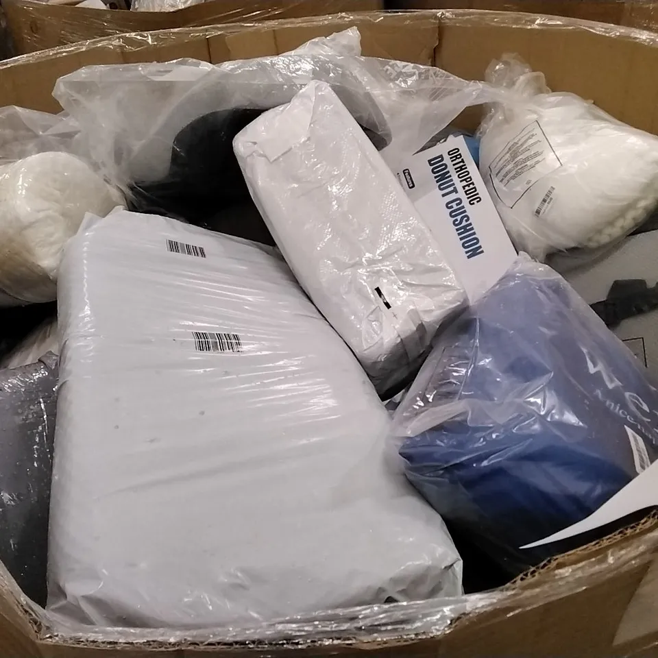 PALLET CONTAINING ASSORTED PILLOWS & CUSHIONS INCLUDING SLEEPING BAG, ORTHOPEDIC DONUT CUSHION, LARGE CPAP COMFORT PILLOW, NECK PILLOW, WEDGE CUSHION 