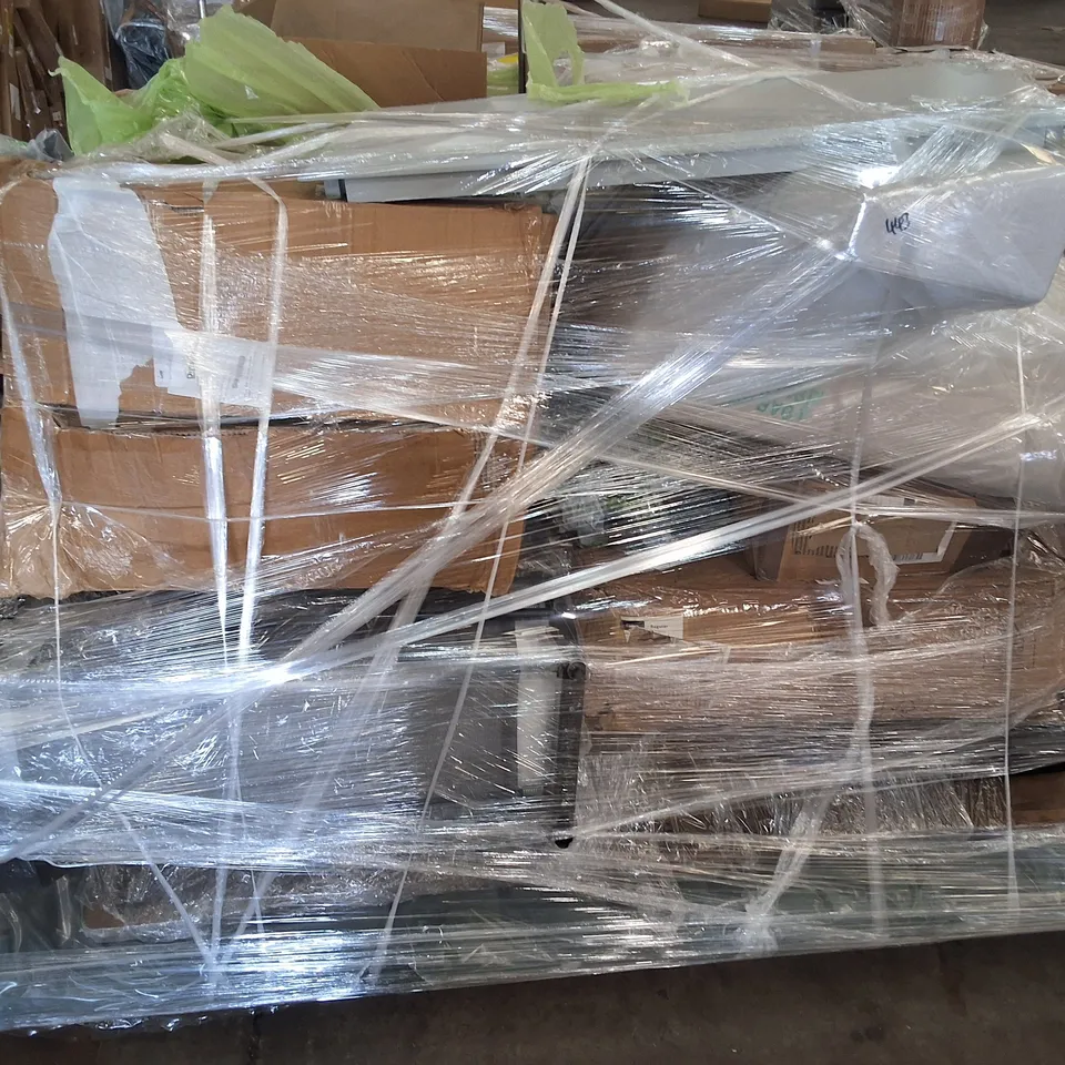 PALLET OF ASSORTED SOFA AND FLAT PACK FURNITURE PARTS TO INCLUDE DINING CHAIRS AND FOLDING BED