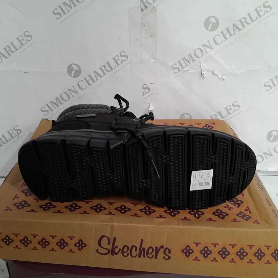 BOXED PAIR OF SKECHERS SYNERGY WARM BOOTS, BLACK - SIZE 5