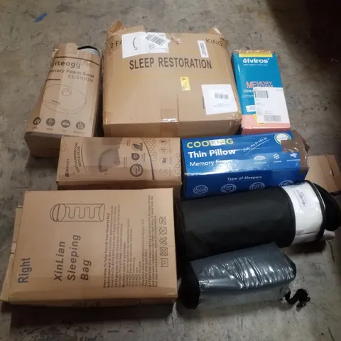 PALLET CONTAINING ASSORTED CUSHIONING & PILLOWS