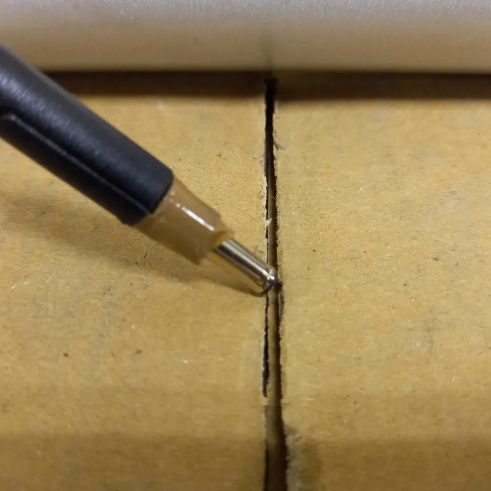 AMAZONBASICS CORDLESS STICK VACUUM CLEANER