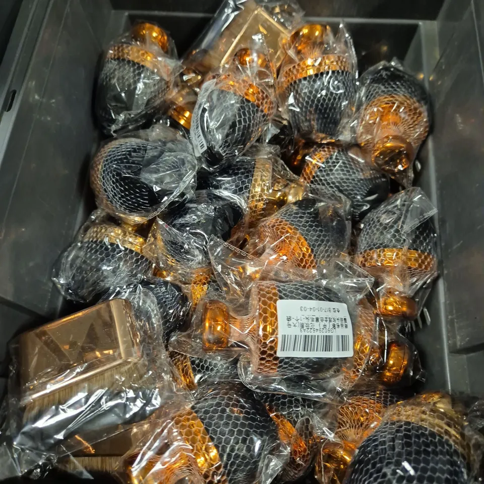 APPROXIMATELY 25 ASSORTED SHAVING BRUSHES