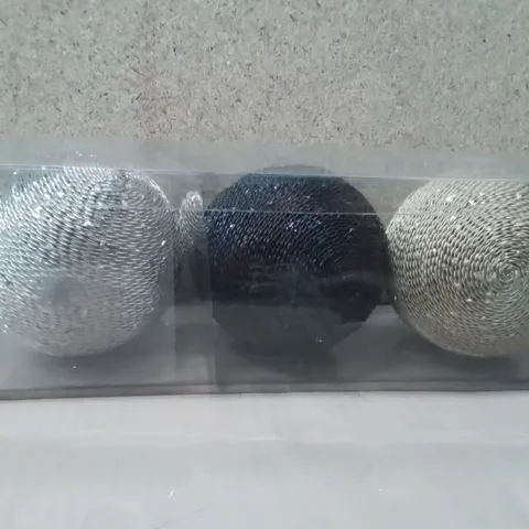 BOXED HEGE DECORATIVE SPHERES