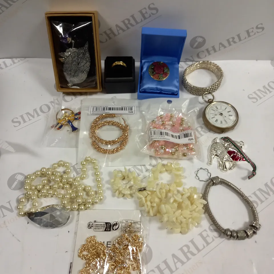 APPROXIMATELY 30 ASSORTED JEWELLERY PRODUCTS TO INCLUDE WATCHES, BRACELETS, EARRINGS ETC 