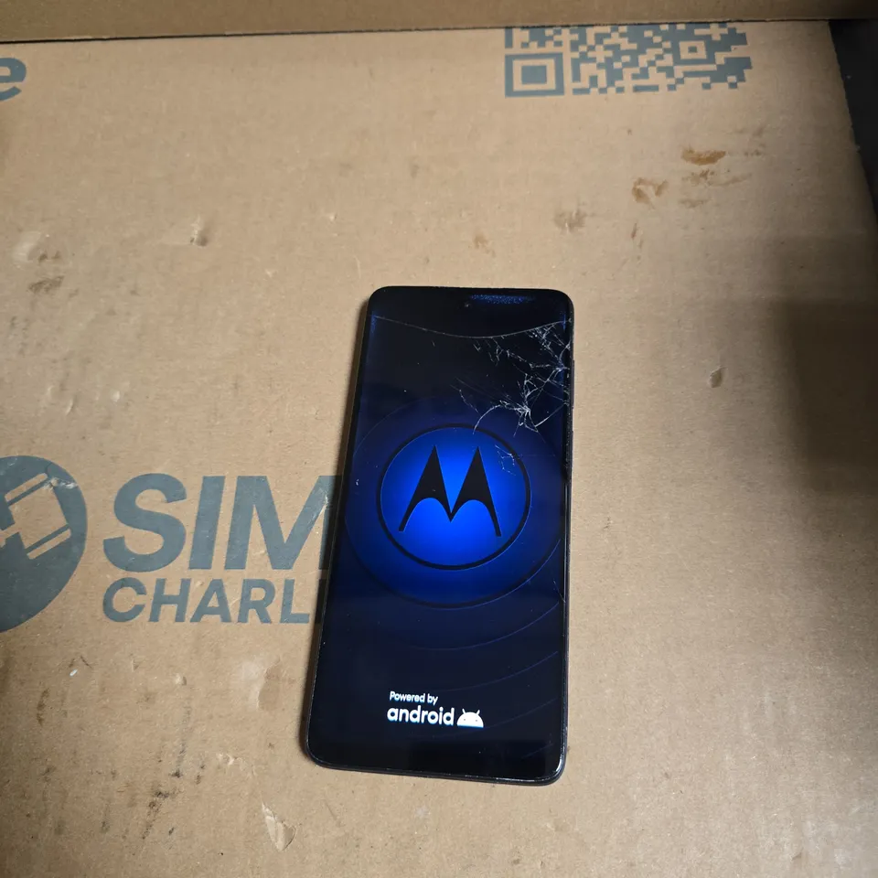MOTOROLA SMARTPHONE – BLACK - DAMAGED SCREEN