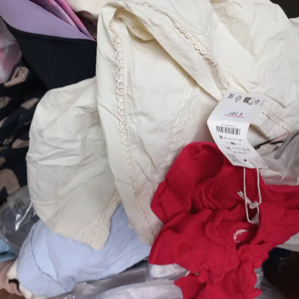 APPROXIMATELY 20 ASSORTED KID'S CLOTHING AND FASHION PRODUCTS IN VARIOUS STYLES AND SIZES - COLLECTION ONLY