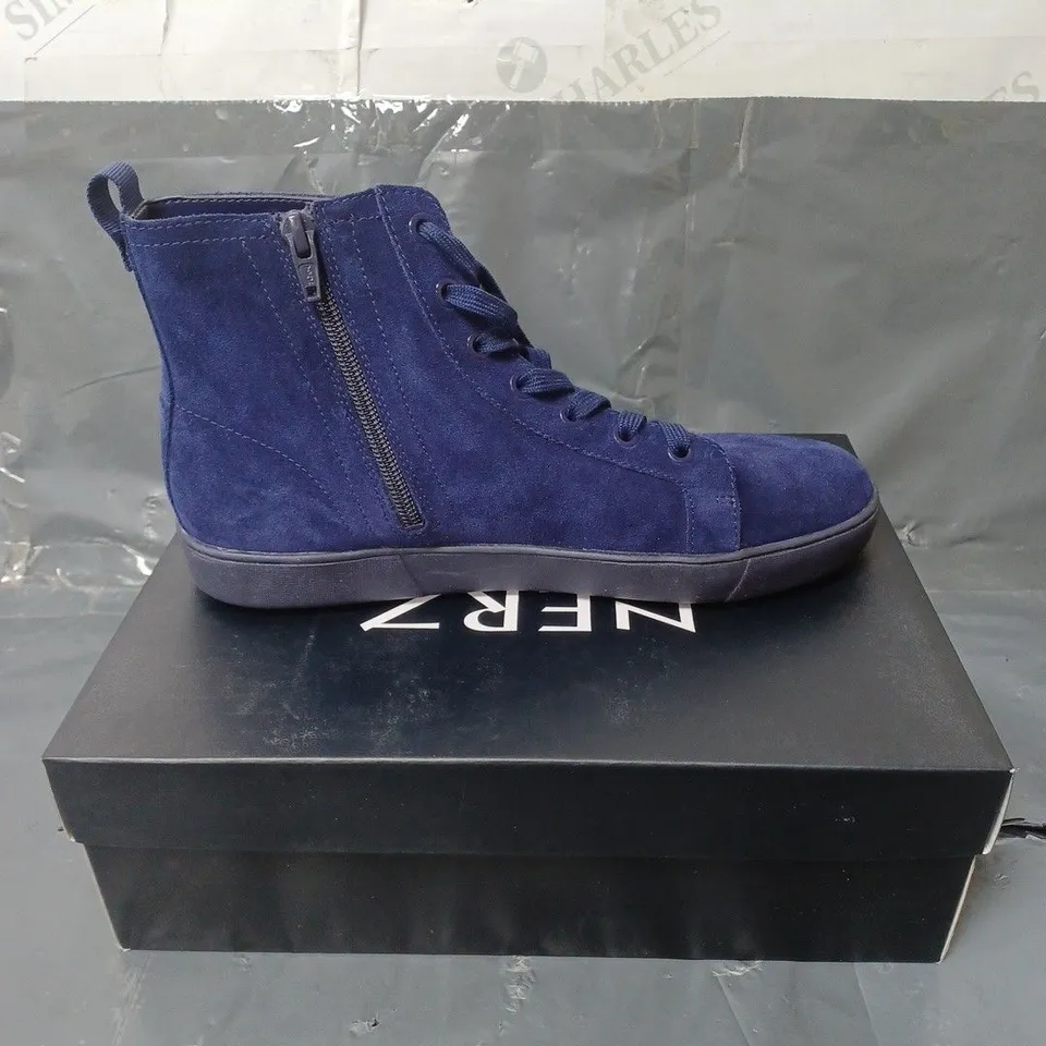 NATURALIZER SUEDE ANKLE BOOTS BLUE SIZE 6