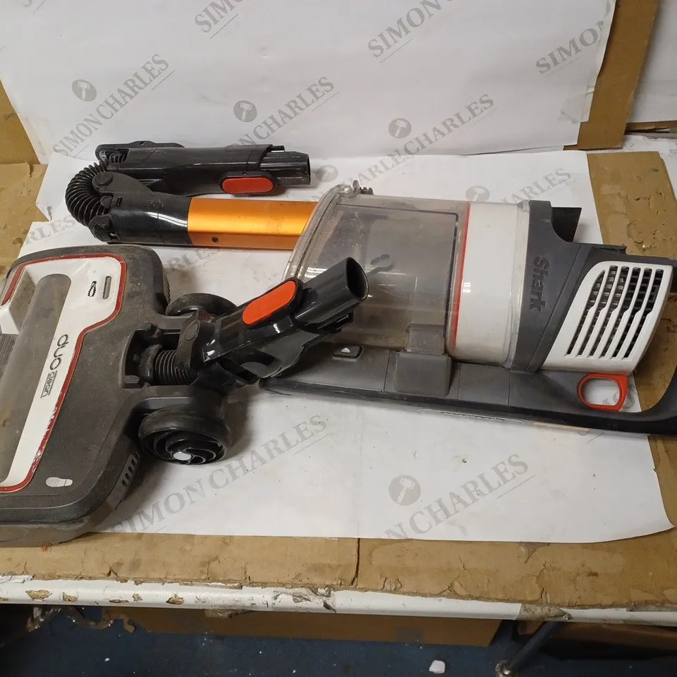 SHARK CORDLESS STICK VACUUM CLEANER IZ201UK