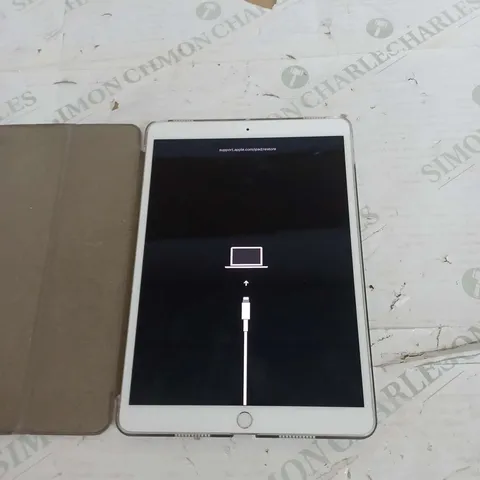 APPLE IPAD MODEL A1701 WITH CASE