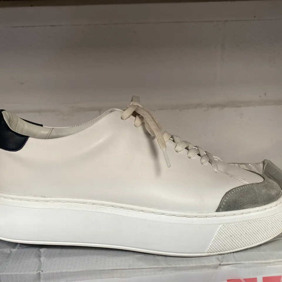 PAIR OF ARNE WHITE TRAINERS SIZE 9