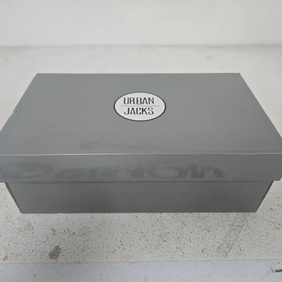 URBAN JACKS NEGRONI WHITE TRAINERS – UK 6 (BOXED)